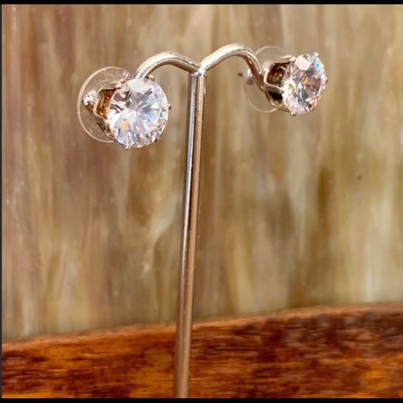 Cubic Zirconia Ear Stud/Post Earrings 1CM - Picture 2 of 5